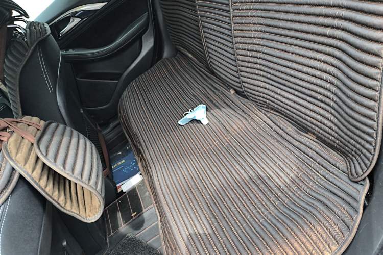 Used Infiniti QX30 2017 1.6T Two-Wheel Drive Fashion Edition Left Rear Seat