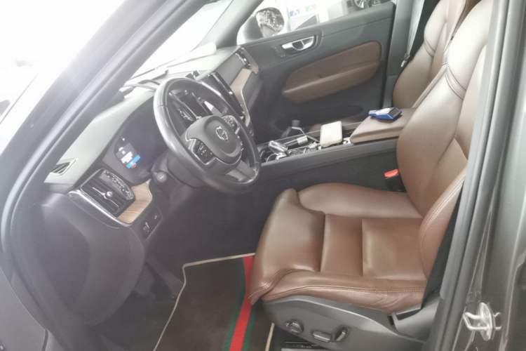 Used Volvo XC60 2022 B5 4x4 Smart Luxury Edition
