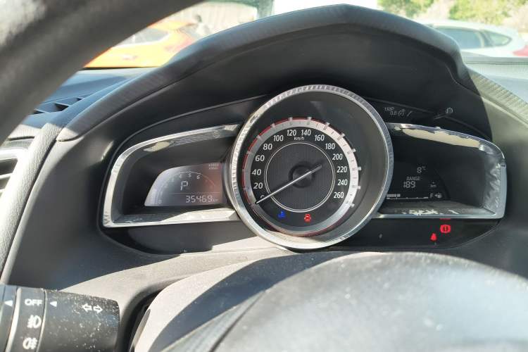 Used Mazda 3 Axela 2016 Hatchback 1.5L Automatic Comfort Model
