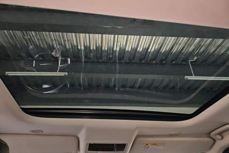 Used Land Rover Discovery 2023 360 PS R-Dynamic S Headliner