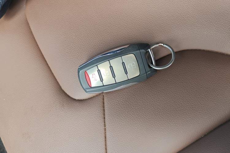 Used Haval H6 2017 Red Label 2.0T Automatic Two-Wheel Drive ZhiShang Model