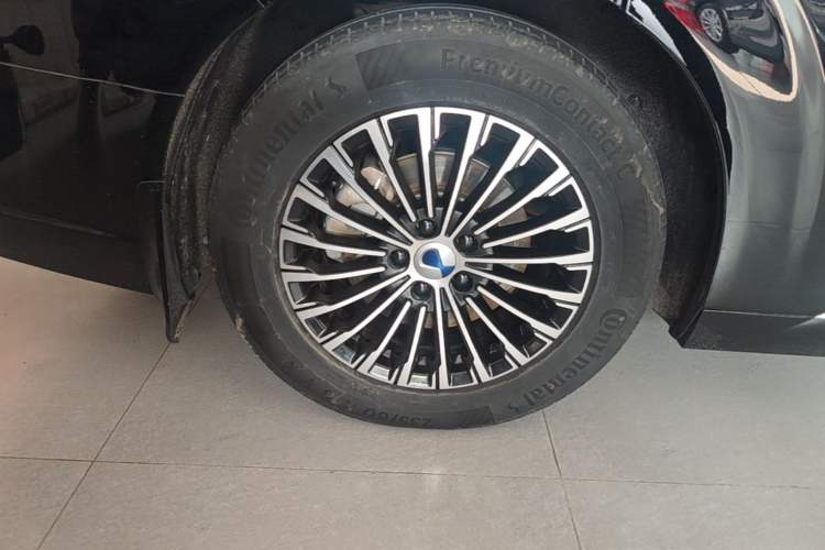 Used Denza D9 2022 DM-i 1040 Prestige Model
