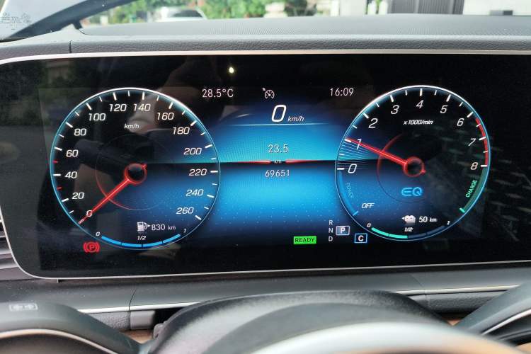 Used Mercedes-Benz GLE New Energy 2021 GLE 350 e 4MATIC Premium Edition Odometer Close Up