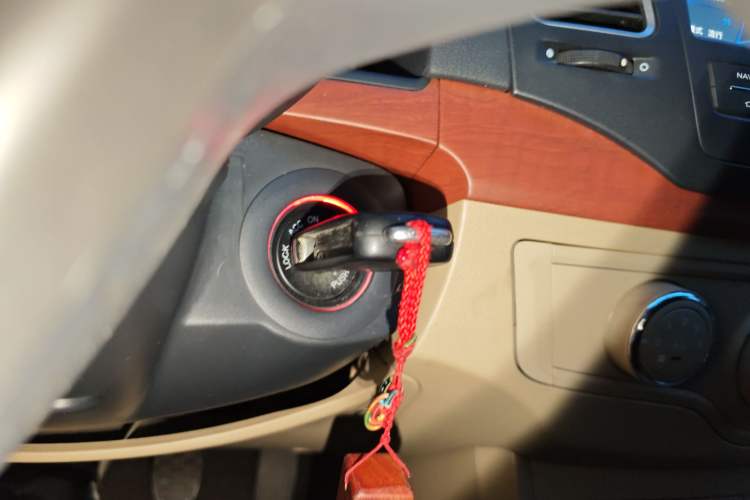 Used Roewe 350 2013 350C 1.5L Manual Swift Edition
