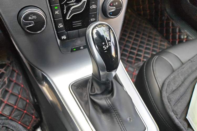 Used Volvo V40 2017 T3 Zhiya Edition Gear Lever