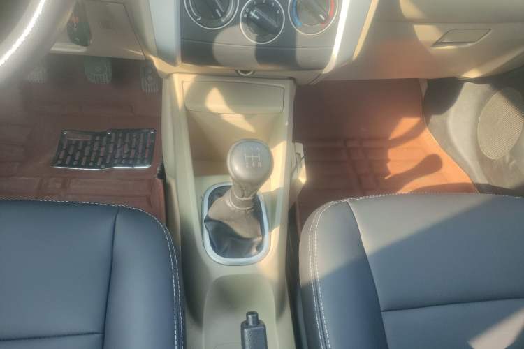 Used Venucia R50 2014 1.6L Manual Splendid Edition
