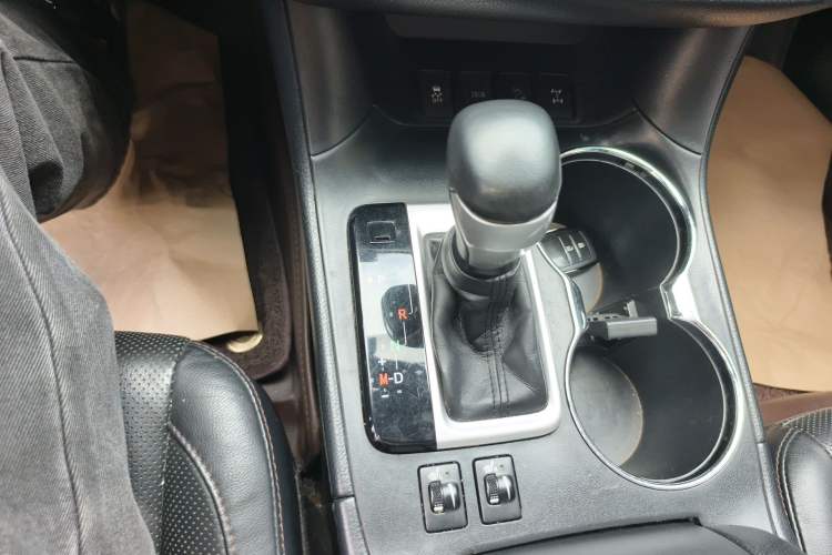 Used Toyota Highlander 2017 2.0T Four-Wheel Drive Luxury Edition 7 Seats