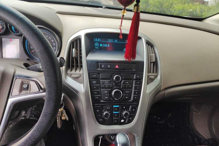 Used Buick GT 2012 GT 1.6L Automatic Fashion Edition Audio And AC Panel