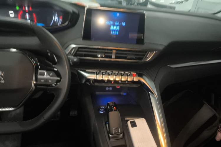 Used Peugeot 5008 2017 350THP 7-Seater Elite Edition Audio And AC Panel