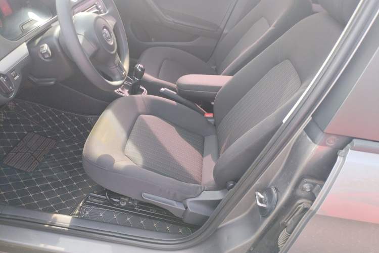 Used Volkswagen Jetta 2015 Zhuihui Edition 1.6L Manual Comfort Model Left Front Seat