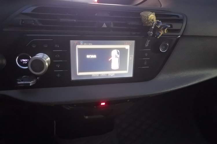 Used Citroen C4 Picasso 2015 Grand 1.6T Fashion Model 7 Seats Audio And AC Panel