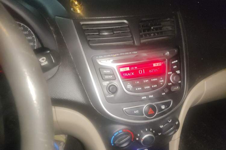 Used Hyundai Verna (older generation) 2014 1.4L Manual Smart GLS Trim Audio And AC Panel