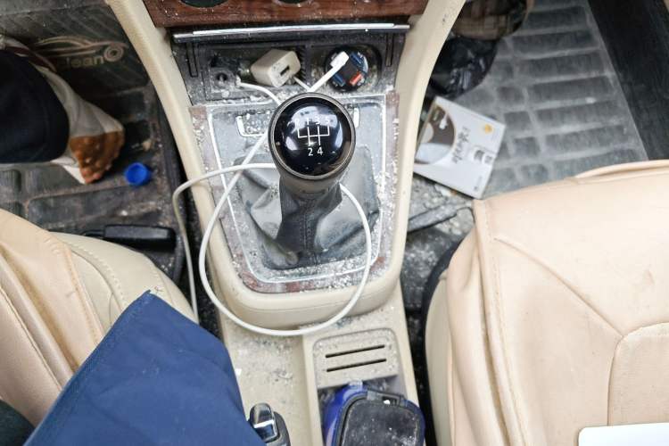 Used Volkswagen Lavida 2013 Restyled Classic 1.6L Manual Comfort Edition Gear Lever