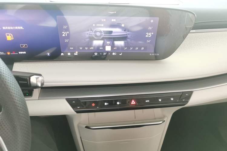 Used Buick GL8 New Energy 2024 Lu Zun Deluxe Edition 7-Seater Audio And AC Panel