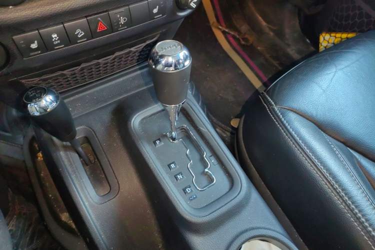 Used Jeep Wrangler 2015 3.6L Rubicon Four-Door Comfort Edition
