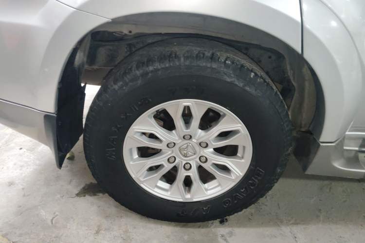 Used JMC Yusheng S350 2013 2.4T Automatic 2WD Diesel Luxury Edition 5 Seats