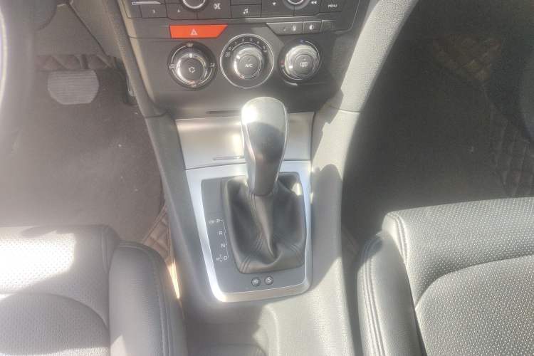 Used DS 5LS 2014 1.8L automatic Comfort version VTi140 Gear Lever