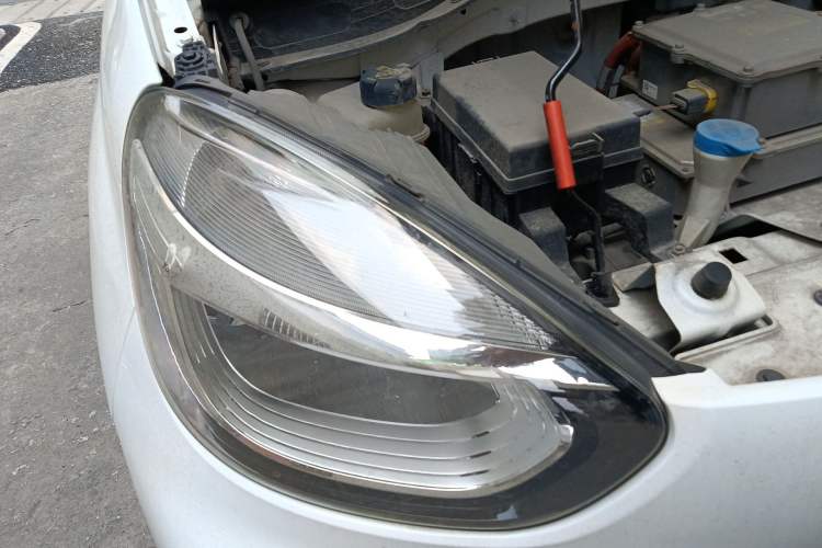 Used Roewe Clever 2021 302 km New Four-Seater Super-Efficient Version Right Front Headlight