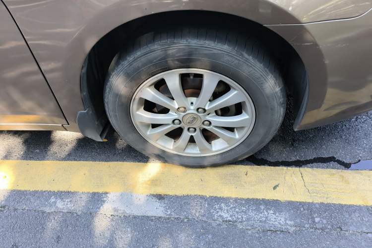 Used BYD G6 2013 2.0L Manual Luxury Version
