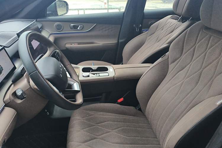 Used Chery Tiggo 8 PLUS 2025 290TGDI DCT Prestige 5-Seater
