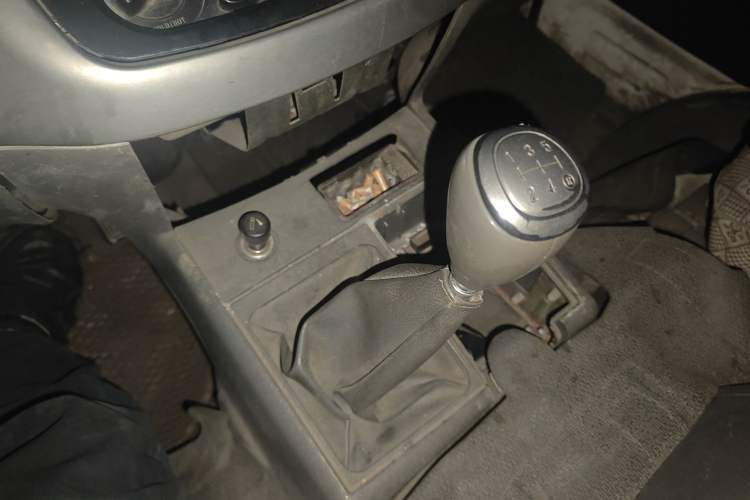 Used Jinbei Hiace 2011 2.0L 5th Generation Kuaiyunwang Luxury Edition 4G19