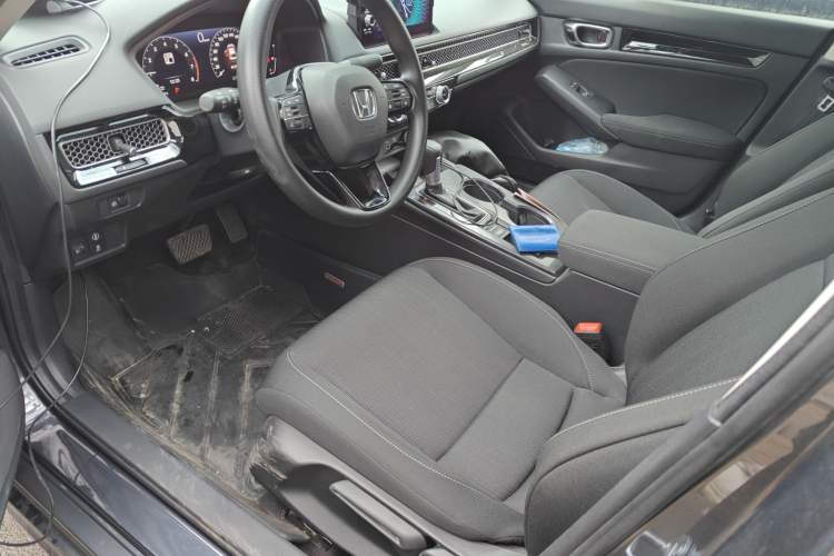 Used Honda Civic 2023 240TURBO CVT Dynamic Edition Interior 3