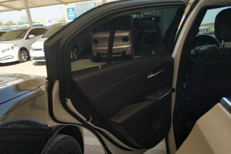 Used Cadillac XT4 2018 28T Two-Wheel Drive Tech Version