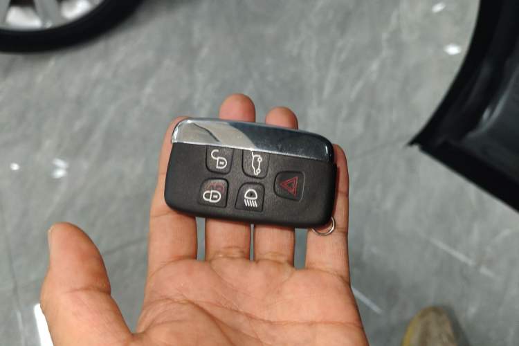 Used Land Rover Discovery Sport 2018 240 PS SE Version Interior 1