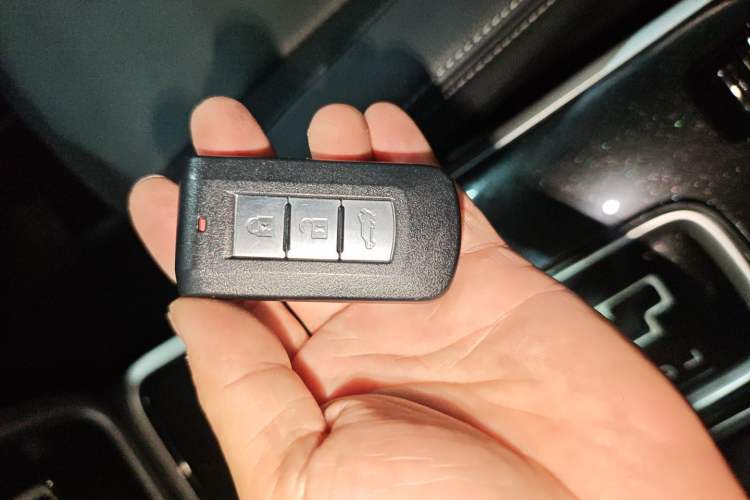 Used Mitsubishi Outlander 2018 2.4L 4x4 Luxury Edition 7-Seater Interior 1