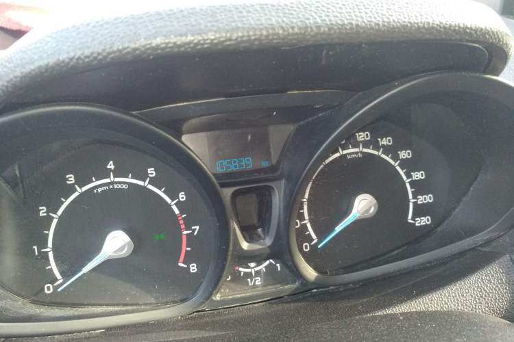 Used Ford EcoSport 2013 1.5L Manual Fashion Model Odometer Close Up