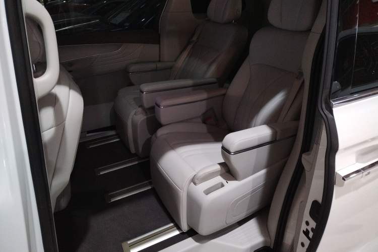 Used Roewe iMAX8 New Energy 2025 1.5T DMH Lu Zun Deluxe Edition Left Rear Seat