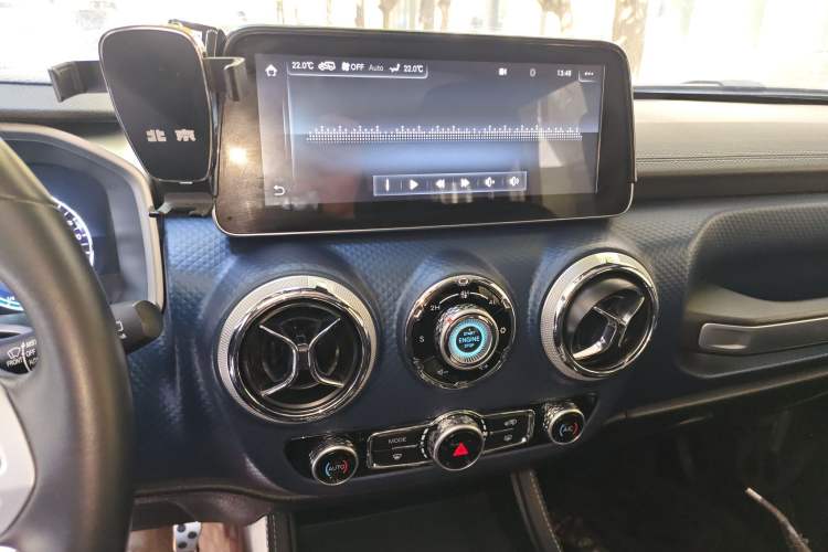 Used BAIC Off-Road BJ40 2020 2.3T Automatic Four-Wheel Drive Rainforest Expedition Edition Audio And AC Panel