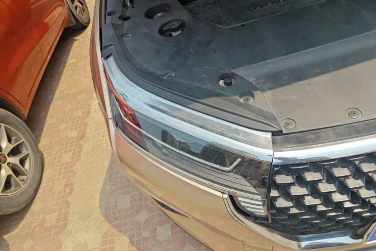 Used Venucia Star 2020 260T Automatic 48V Mild Hybrid Turbocharged Starry Edition Right Front Headlight