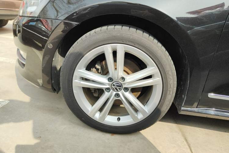 Used Volkswagen Passat 2015 1.8TSI DSG Ultimate Edition Left Front Wheel Hub