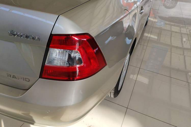 Used Skoda Rapid 2015 1.6L Automatic Smart Selection Model
