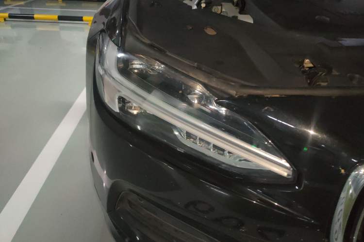 Used Volvo S90 2018 T4 Zhiyuan Edition Right Front Headlight