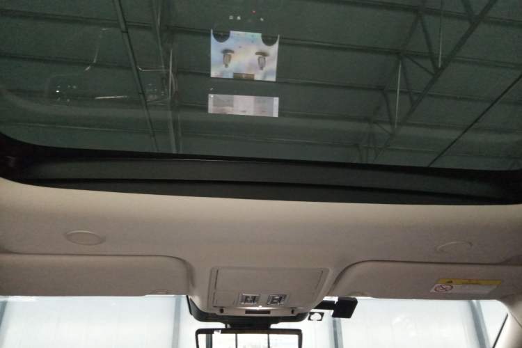 Used Land Rover Range Rover Evoque 2021 Range Rover Velar 249 PS R-Dynamic S Performance Edition