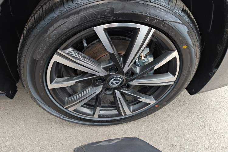 Used CHANGAN Eado 2025 Blue Whale 1.5T 500Bar Prestige Model Right Front Wheel Hub