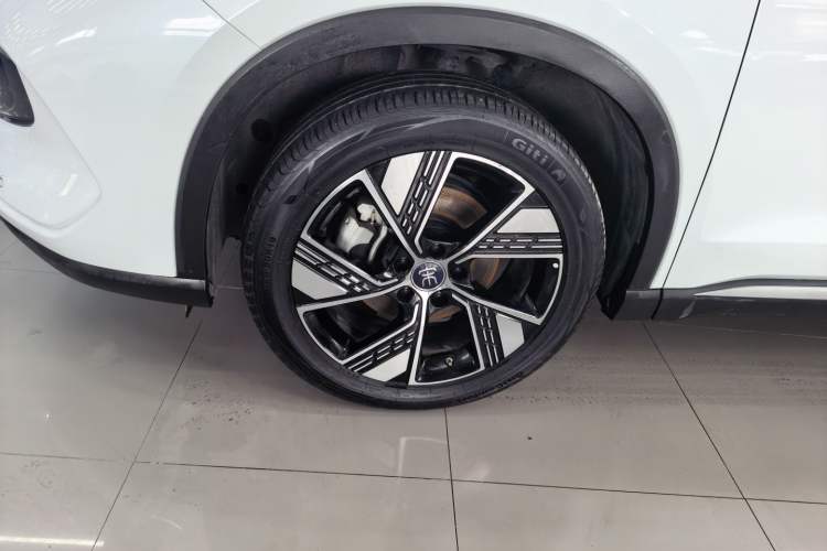 Used BYD Song Pro New Energy 2024 HONOR Edition DM-i 110KM Excellence Model Left Front Wheel Hub