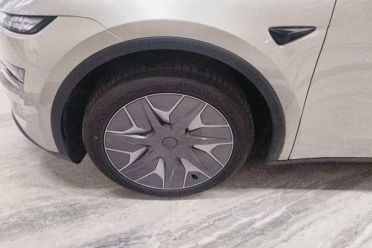 Used Tesla Model Y L 2025 Model Long-Range All-Wheel-Drive Version