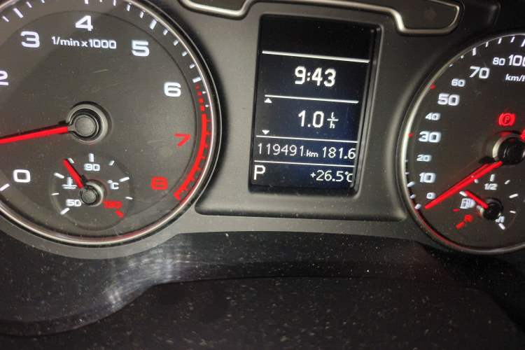 Used Audi Q3 2015 35 TFSI Ambition Edition Odometer Close Up