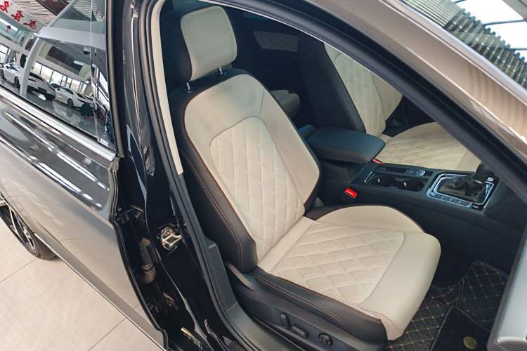 Used Volkswagen Magotan 2023 2 Million Units Commemorative Edition 330TSI DSG Luxury Version
