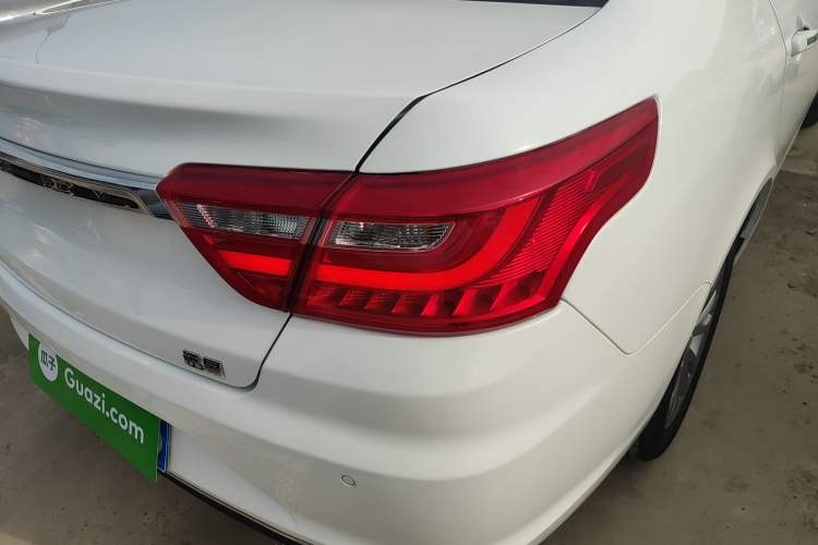 Used Geely Auto Vision 2019 Upgraded Model 1.5L CVT Luxury Version China VI Standard
