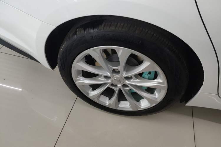 Used Cadillac CT5 2021 Revised 28T Luxury Version Right Rear Wheel Hub