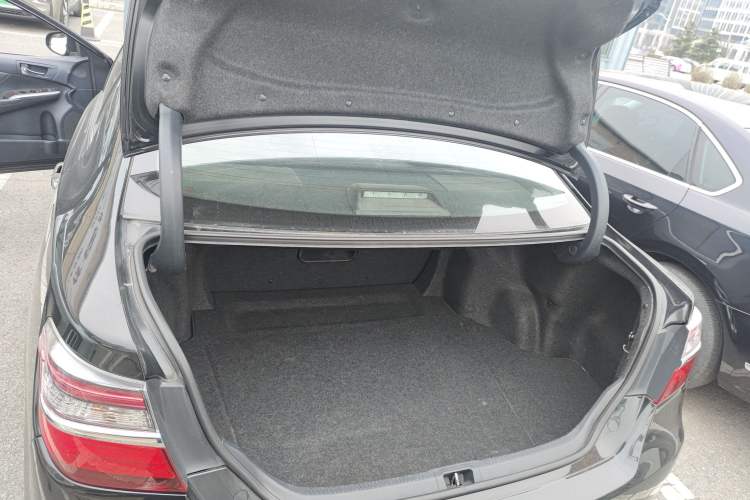 Used Toyota Camry 2016 2.0G 10th Anniversary Leading Edition
