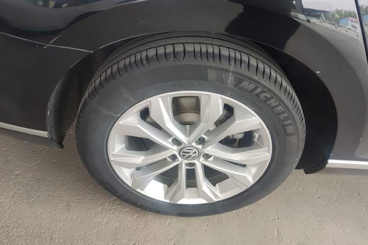 Used Volkswagen Magotan 2018 Facelift 330TSI DSG Luxury Model Right Rear Wheel Hub