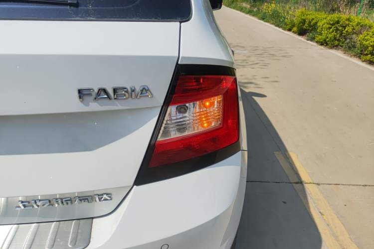 Used Skoda Fabia 2017 1.4L Automatic Car Enjoy Edition
