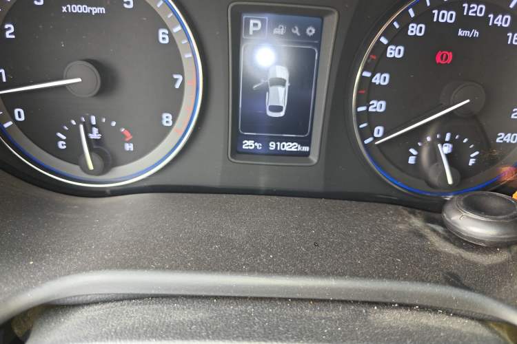 Used Hyundai Mistra 2016 1.8L Automatic Smart GLS Odometer Close Up