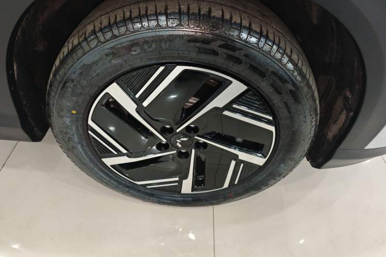 Used Wuling Xingguang S 2025 Model 510 km Flagship Version Right Front Wheel Hub