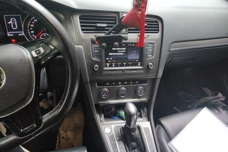 Used Volkswagen Golf 2016 230TSI Automatic Luxury Version
